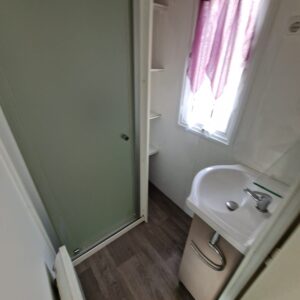 Baño con ducha con Mampara